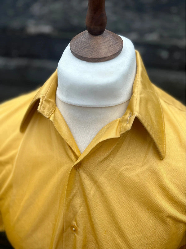 Vintage 1970s Bri-Nylon Slim Fit Yellow Dagger Collar Shirt Small