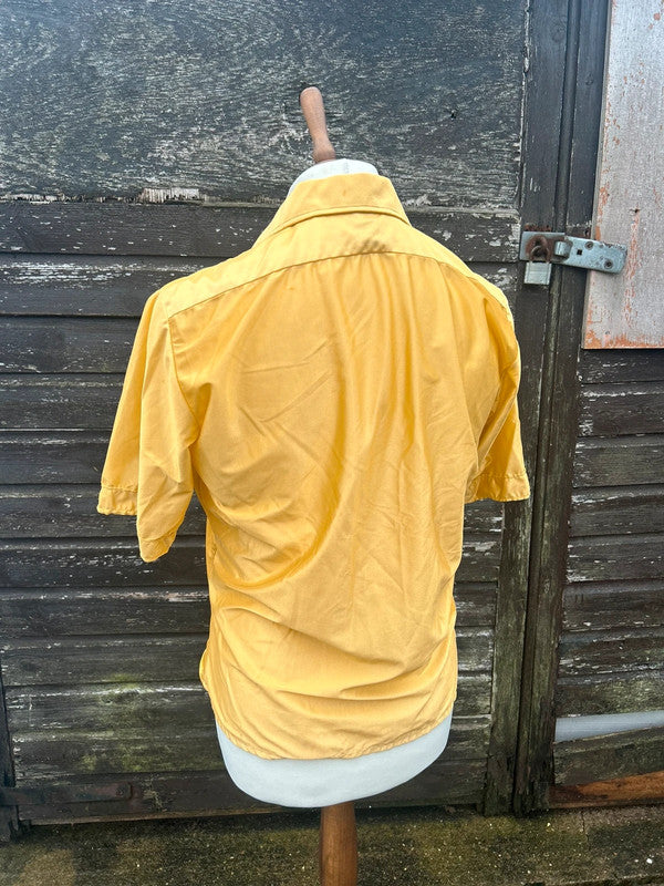 Vintage 1970s Bri-Nylon Slim Fit Yellow Dagger Collar Shirt Small