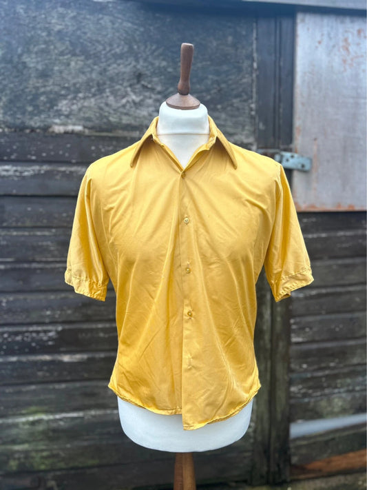 Vintage 1970s Bri-Nylon Slim Fit Yellow Dagger Collar Shirt Small