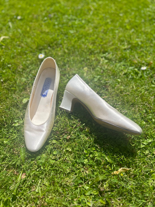 1950s Style Bridal Satin Block Heels Size 3