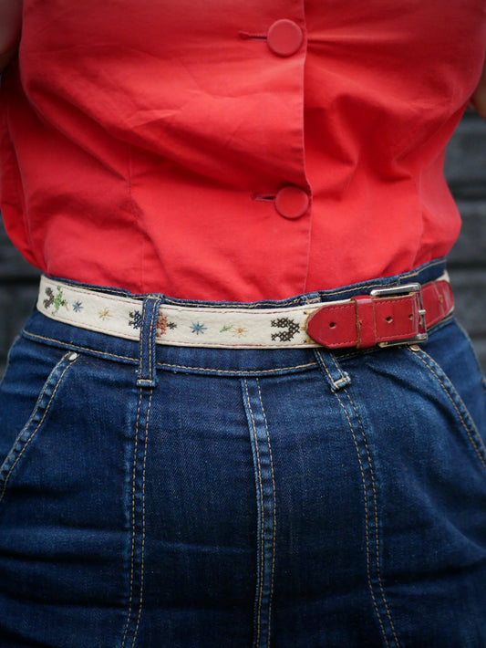 Vintage 1950s/60s Womens Novelty Belt with Embroidered Details Small