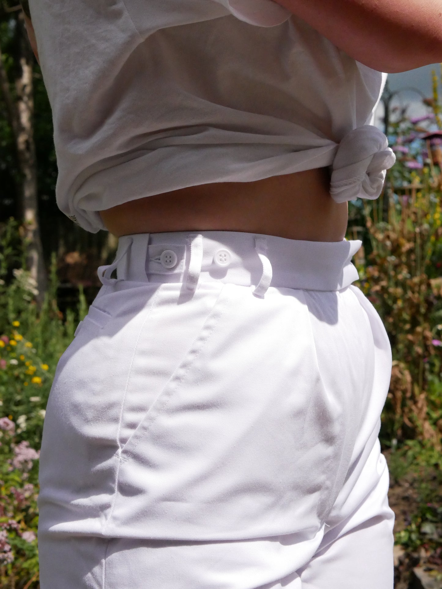 1940s Style White Shorts with Button Detailing and Belt Loops Waist 25" Small